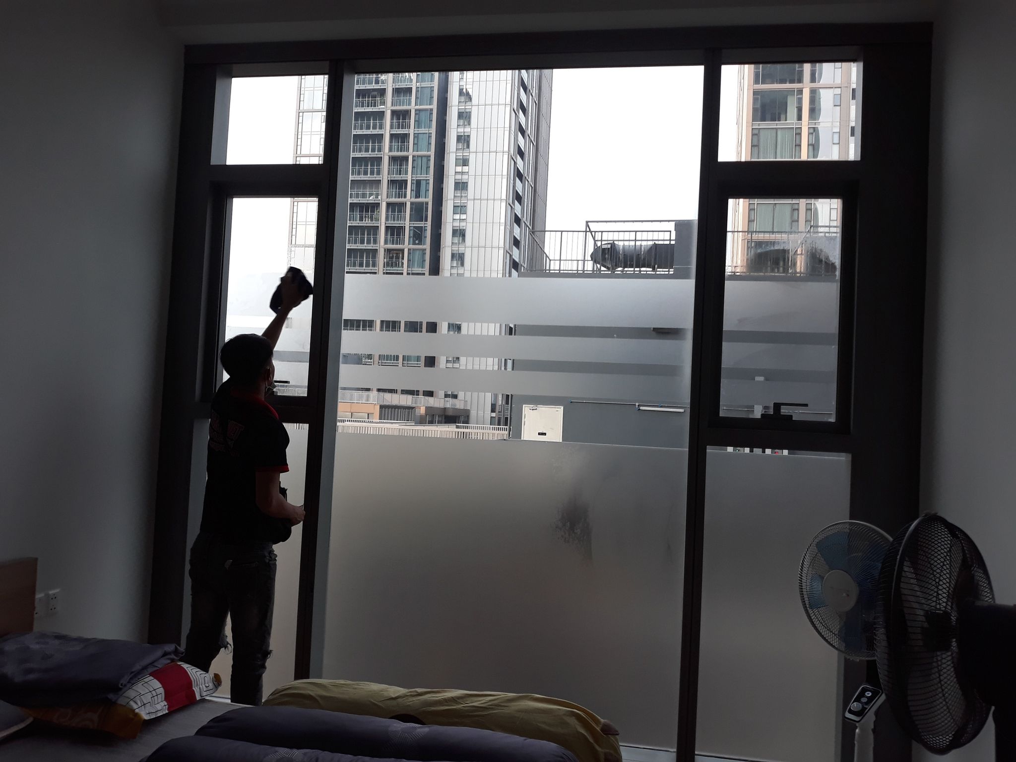 Dán Decal Mờ Mịn Cửa Kính tạo sự sang trọng và kín đáo cho văn phòng và ngôi nhà Tại Wrapviet-wv56