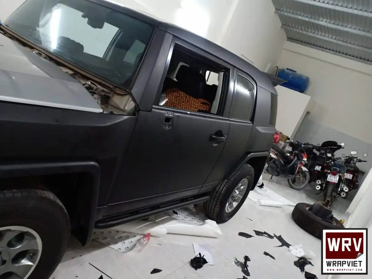 Toyota FJ Cruiser wrap full đen mờ 3m thi công tuongdecalpro wrapviet hiện tại - wv49