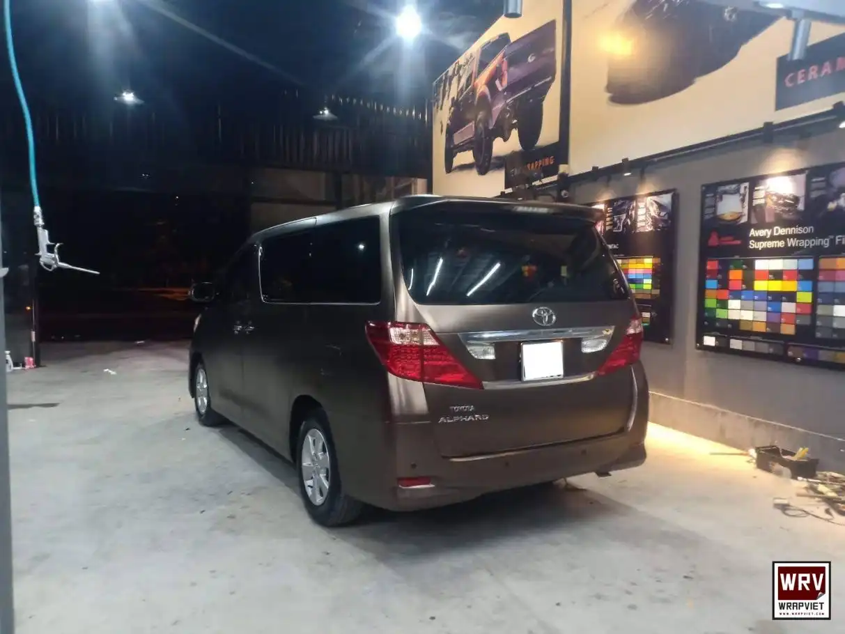 Toyota-alphard-g-wrap-film-xam-chuot-chuyen-sac-4-1213x910-1