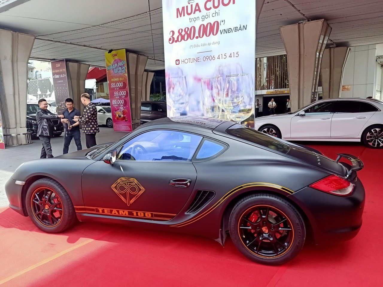 Porsche 987 Cayman S wrap full đen mờ và len tem cắt ghép chrome- wv40