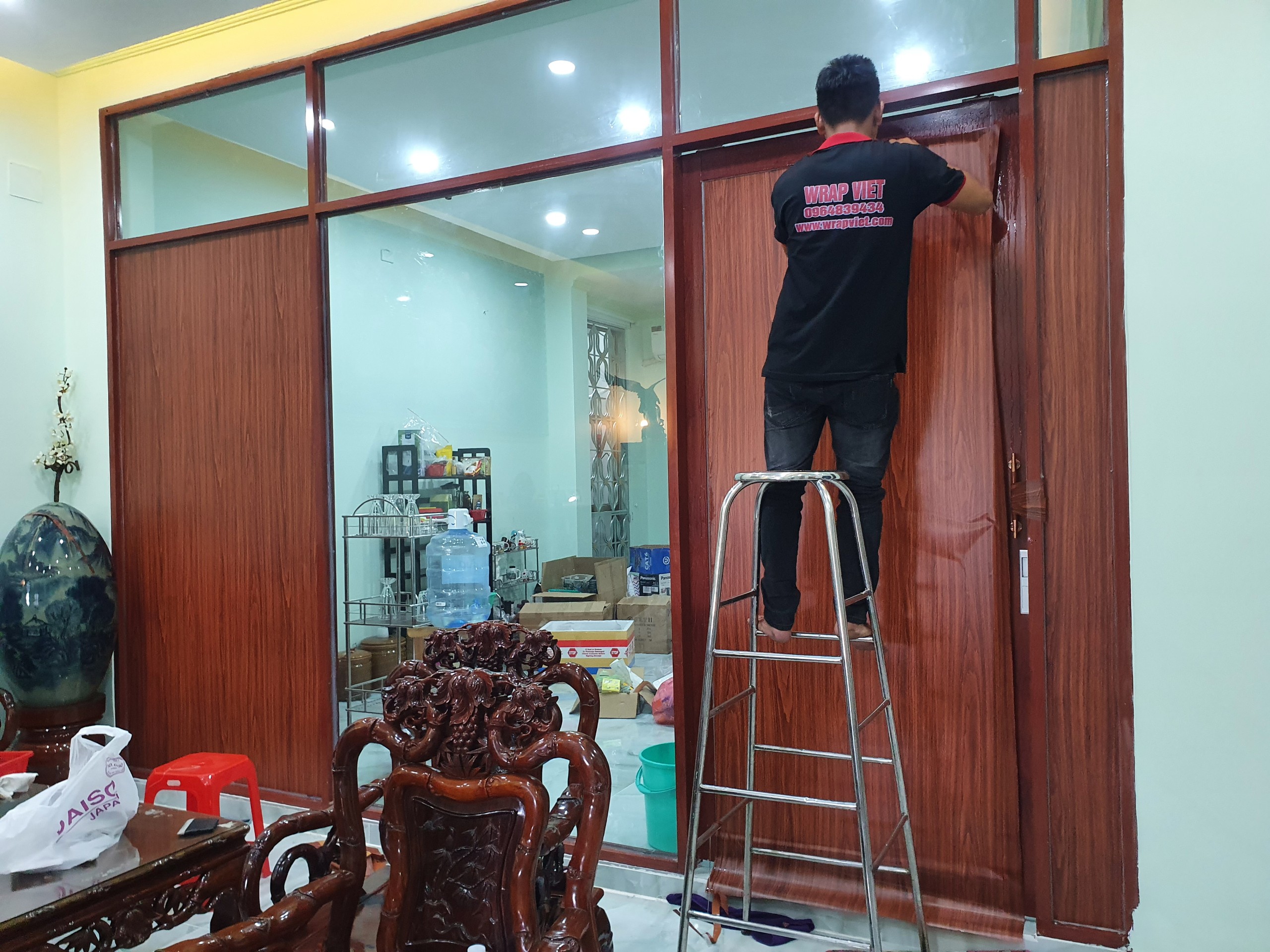 dán decal giả gỗ trang trí cho mặt tiền căn phòng bạn thêm sang trọng -wv88