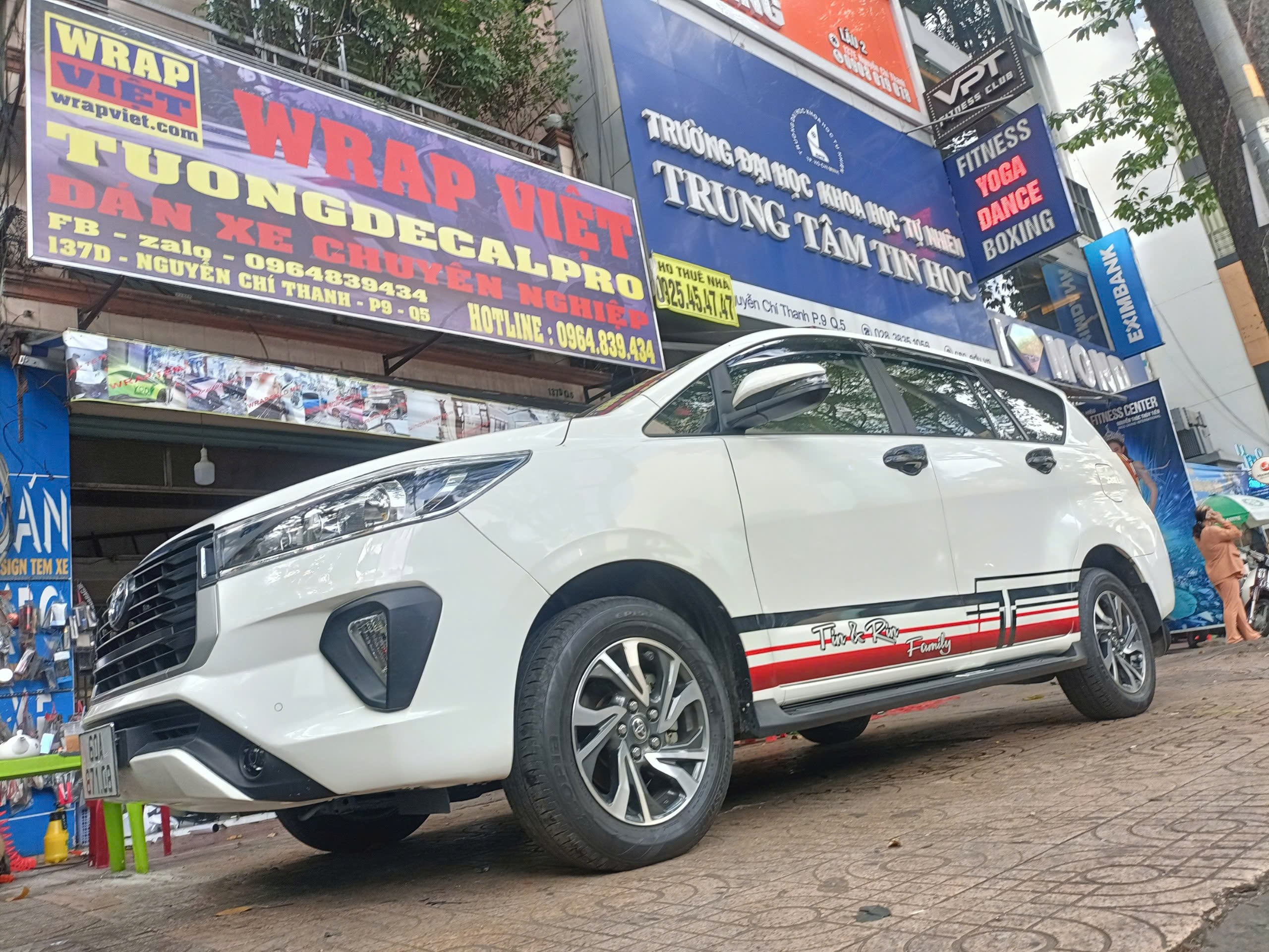 Toyota Innova wrap tem in và tem cắt ghép phản quang đơn đẹp độc tại wrapviet- wv94