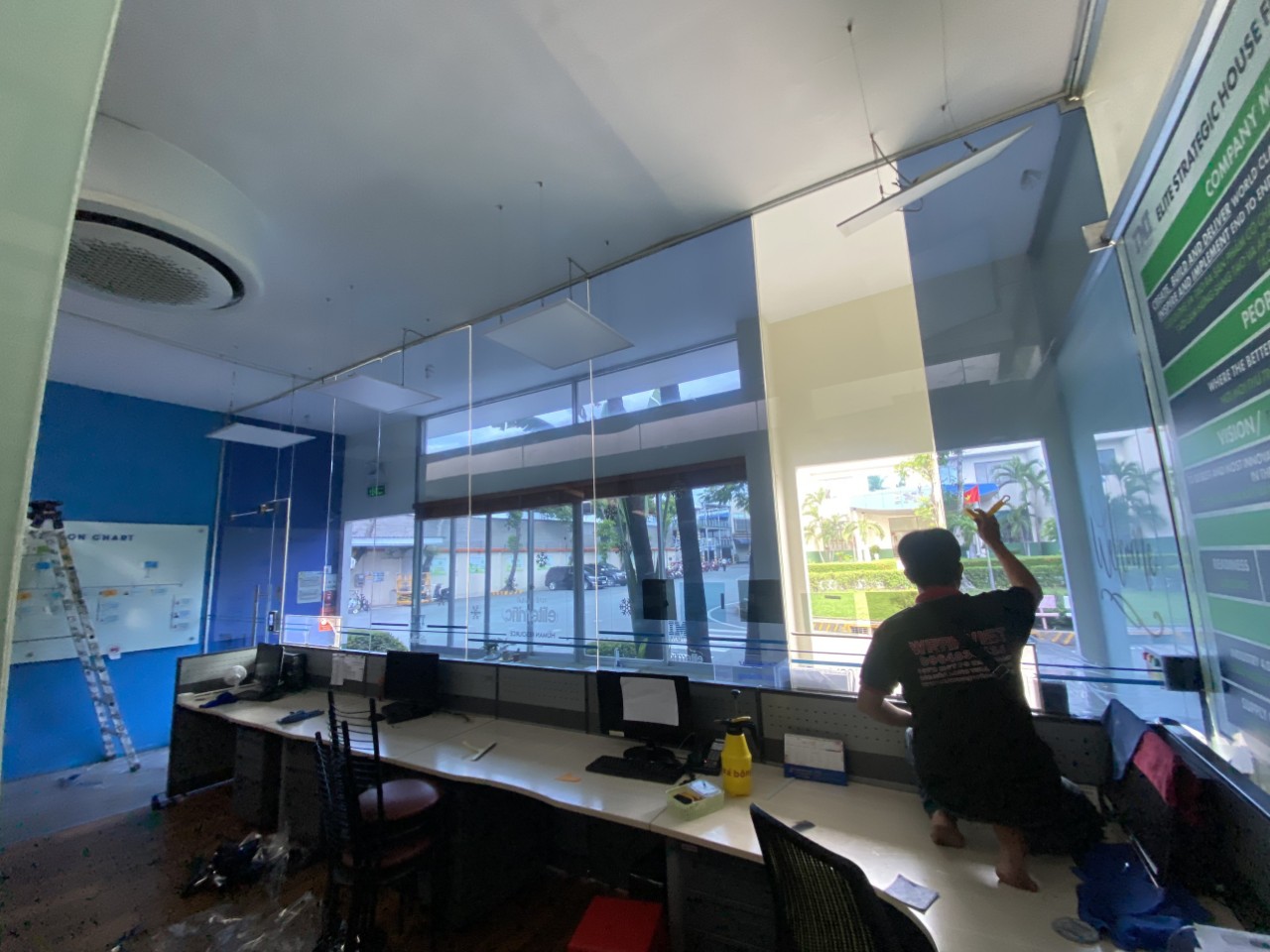 Dán kính thuỷ cách nhiệt tăng độ mát bảo vệ riêng tư trong nhìn ra được ngoài nhìn ko thấy - wv114