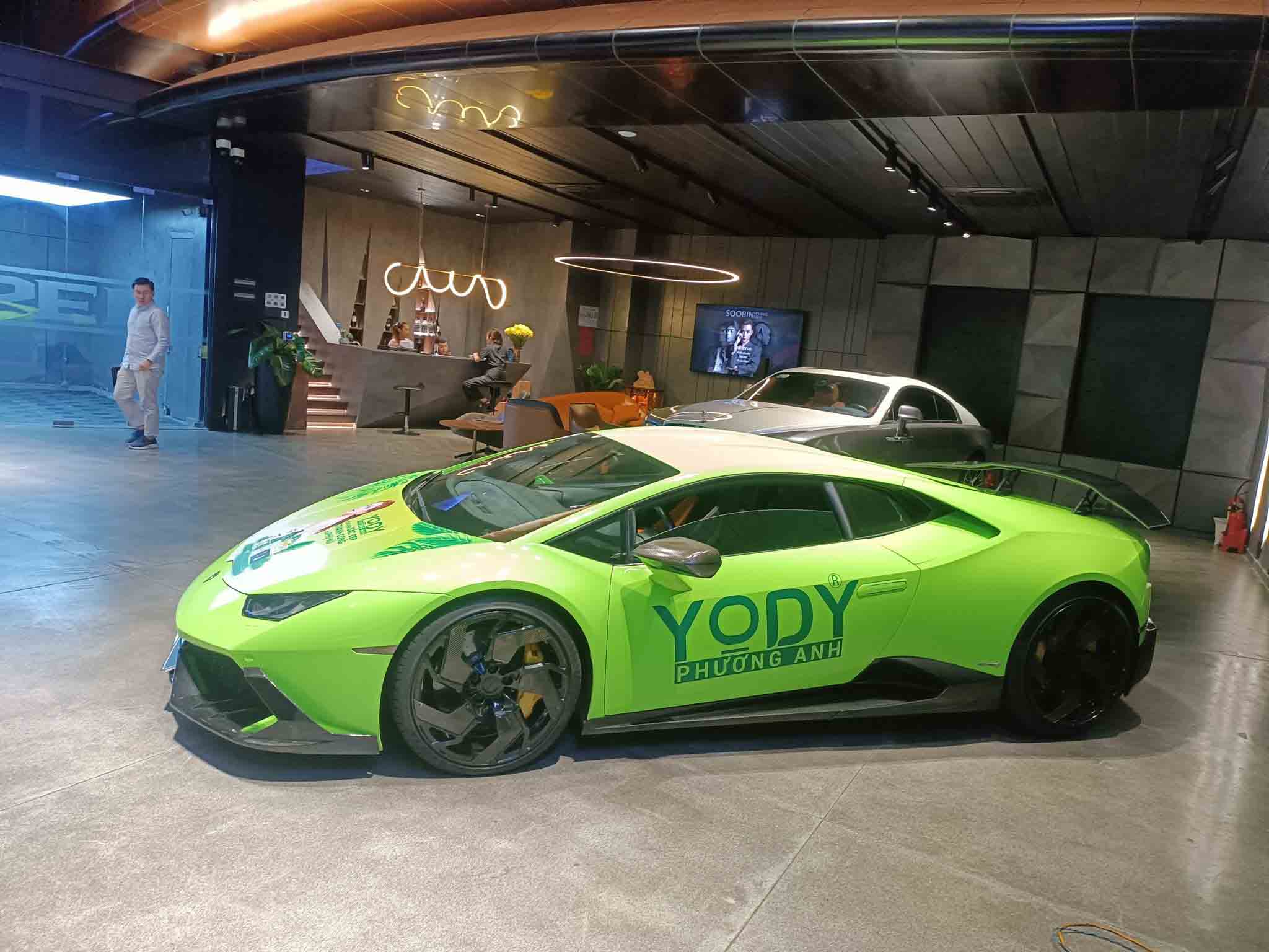 lamborghini huracan wrap full màu xanh và dán sự kiện-wv157