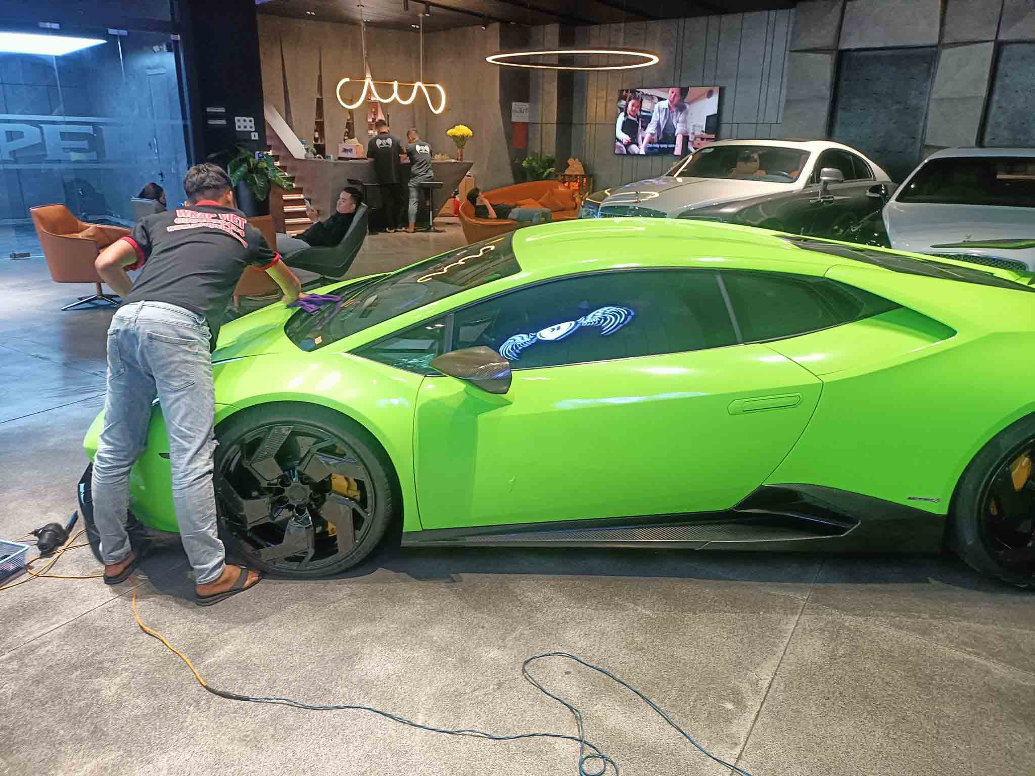 lamborghini huracan wrap full màu xanh và dán sự kiện-wv157