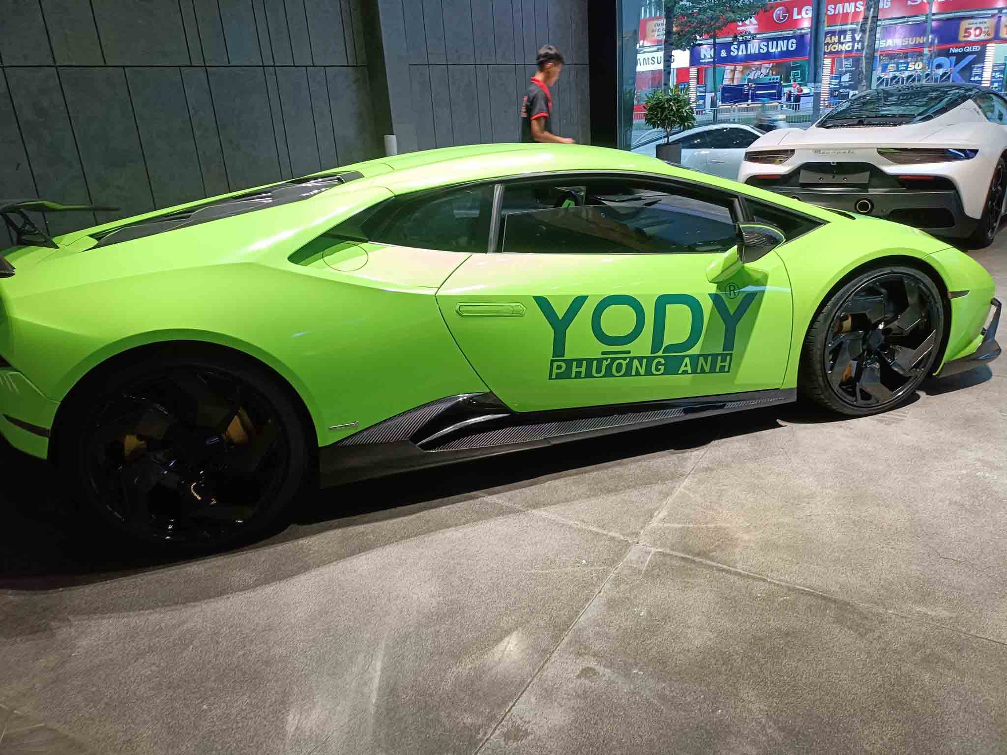 lamborghini huracan wrap full màu xanh và dán sự kiện-wv157