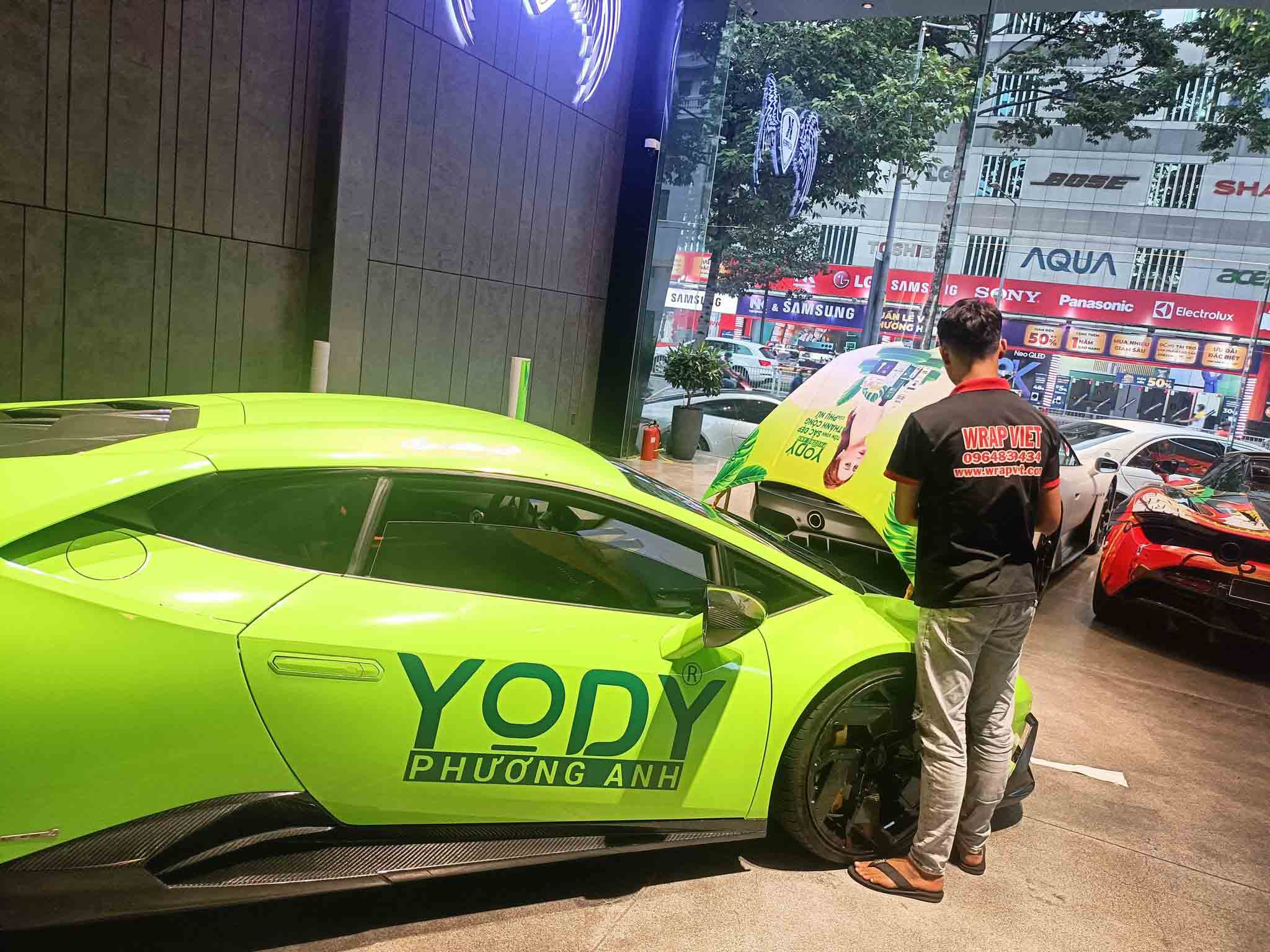 lamborghini huracan wrap full màu xanh và dán sự kiện-wv157