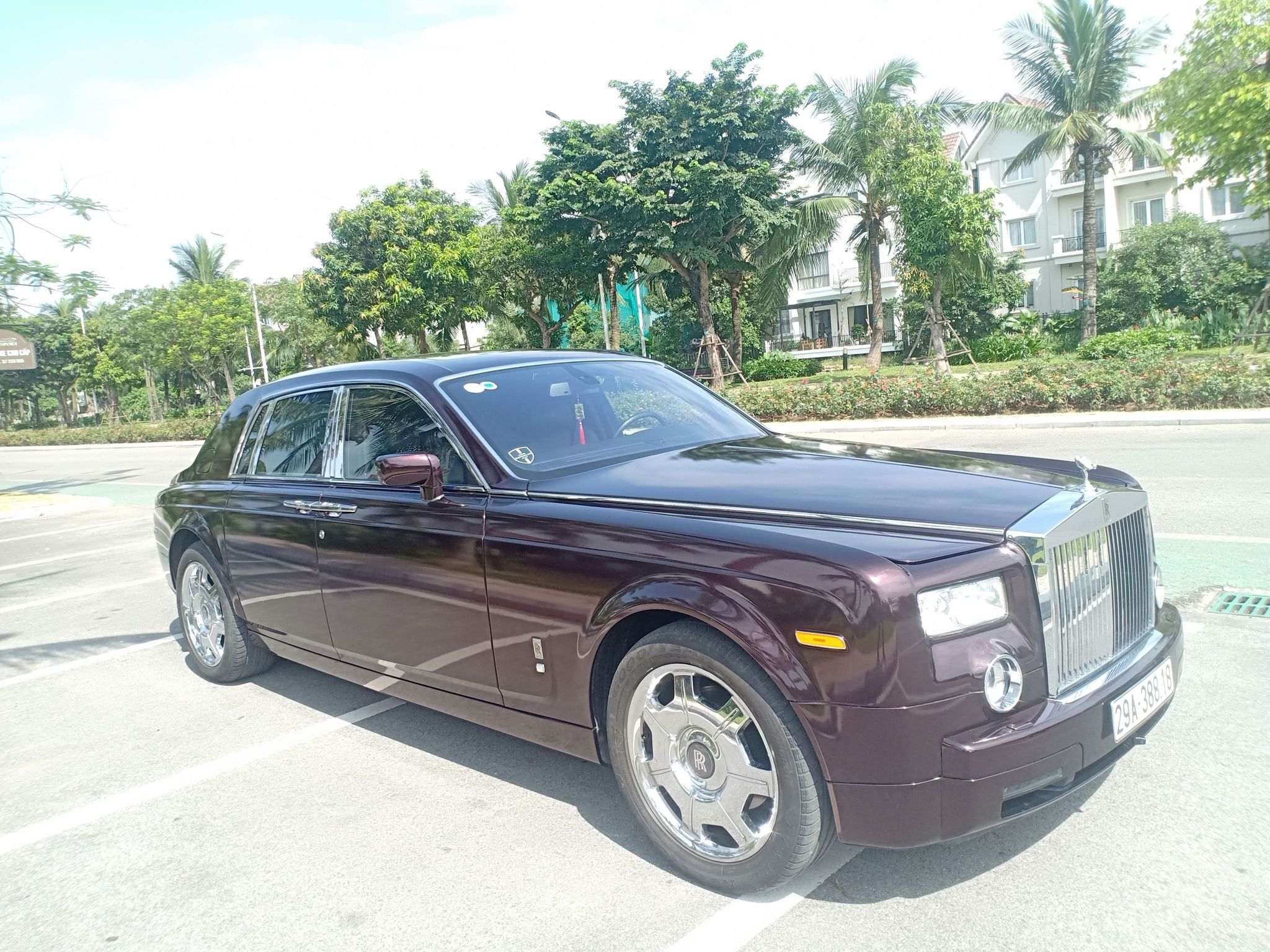 Rolls Royce Phantom wrap full đỏ mận film cao cấp thi công long biên hà nội wrapviet tự hào là thương hiệu chuyên wrap và tháo gỡ cho những xe độc tại TPHCM - wv132