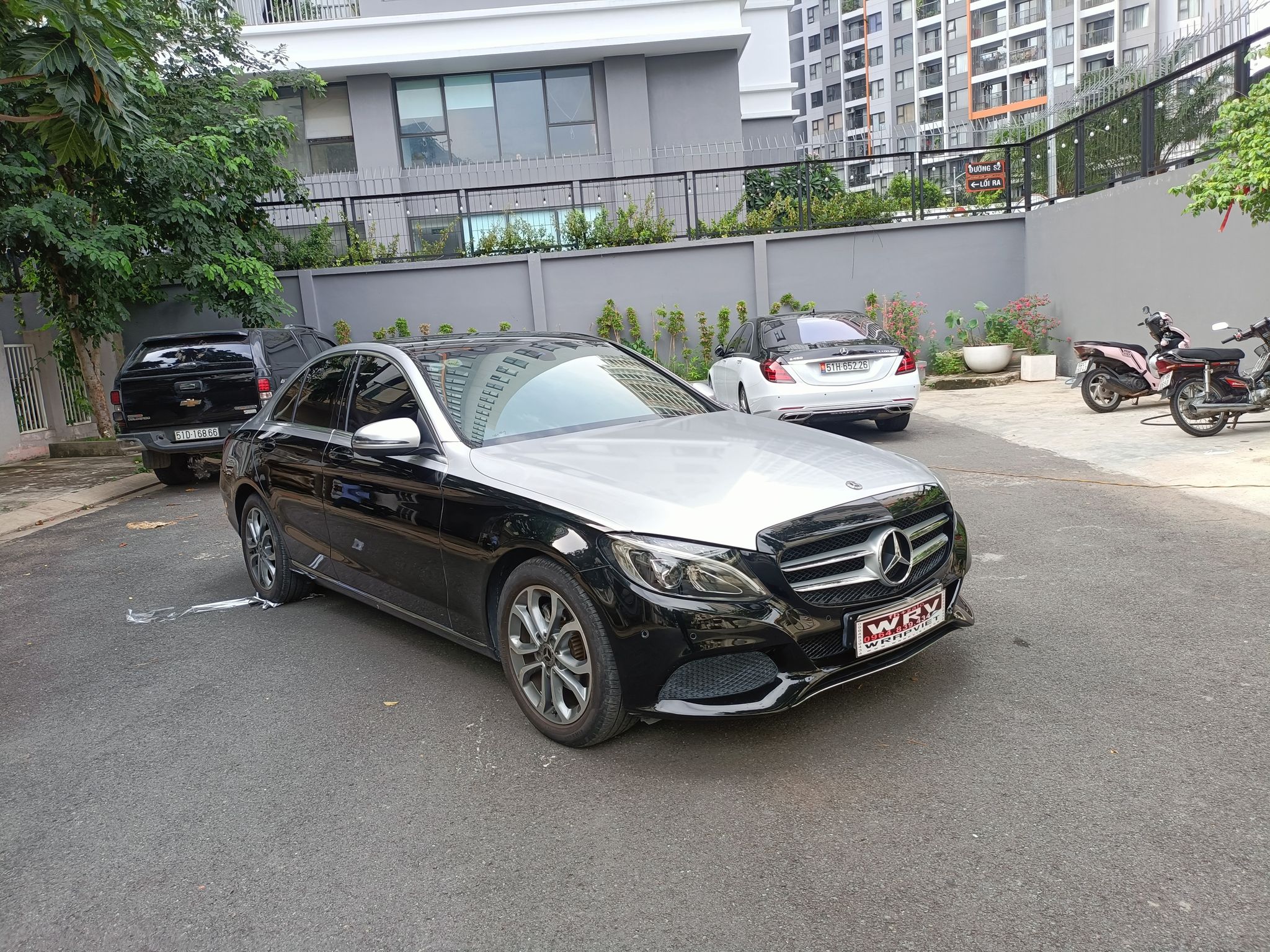 Mercedes E200 wrap maybach bạc bóng cao cấp-wv240