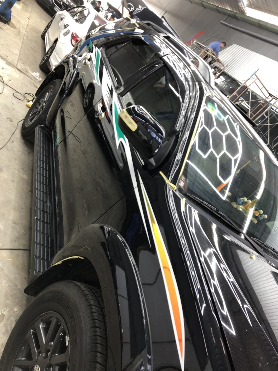 Toyota Hilux wrap tem logo cty, Toyota Fortuner wrap tem cắt ghép cao cấp chrome-wv260