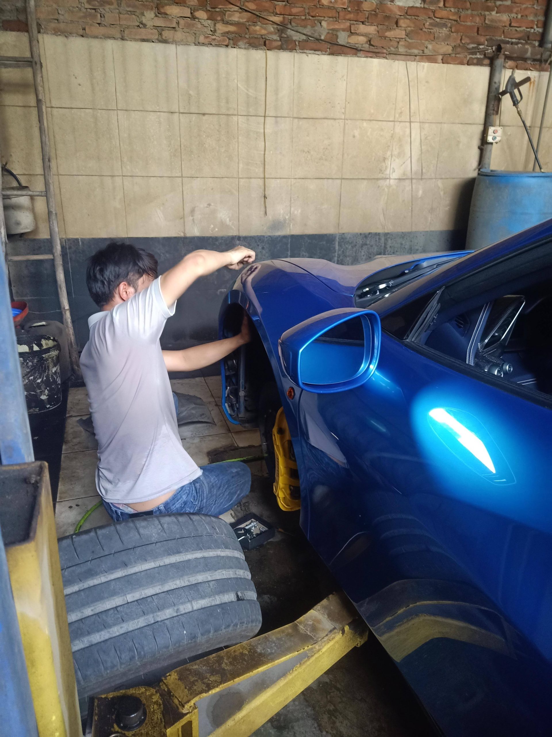 Ferrari wrap full xanh thi công hà nội wrapviet tự hào là thương hiệu chuyên wrap và tháo gỡ cho những xe độc tại TPHCM-wv285