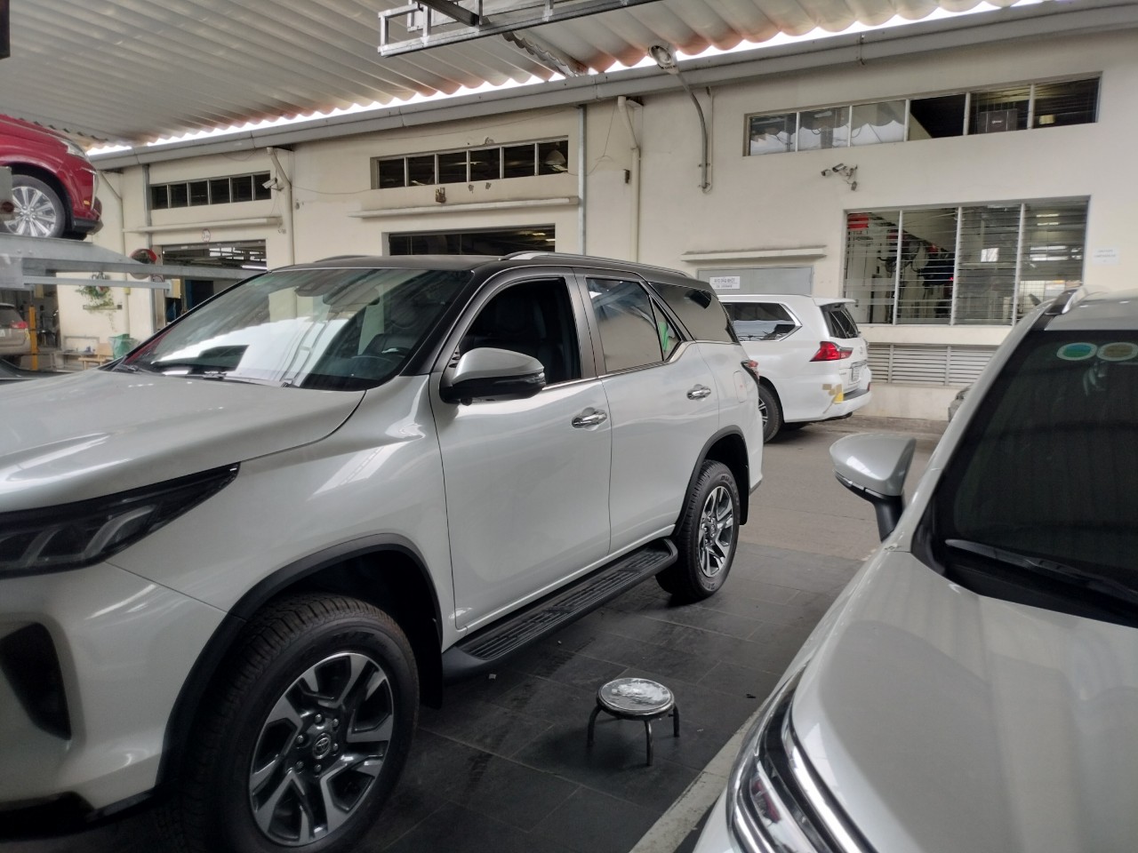 Toyota Fortuner wrap full 1/2 trên đen mờ cao cấp-wv284