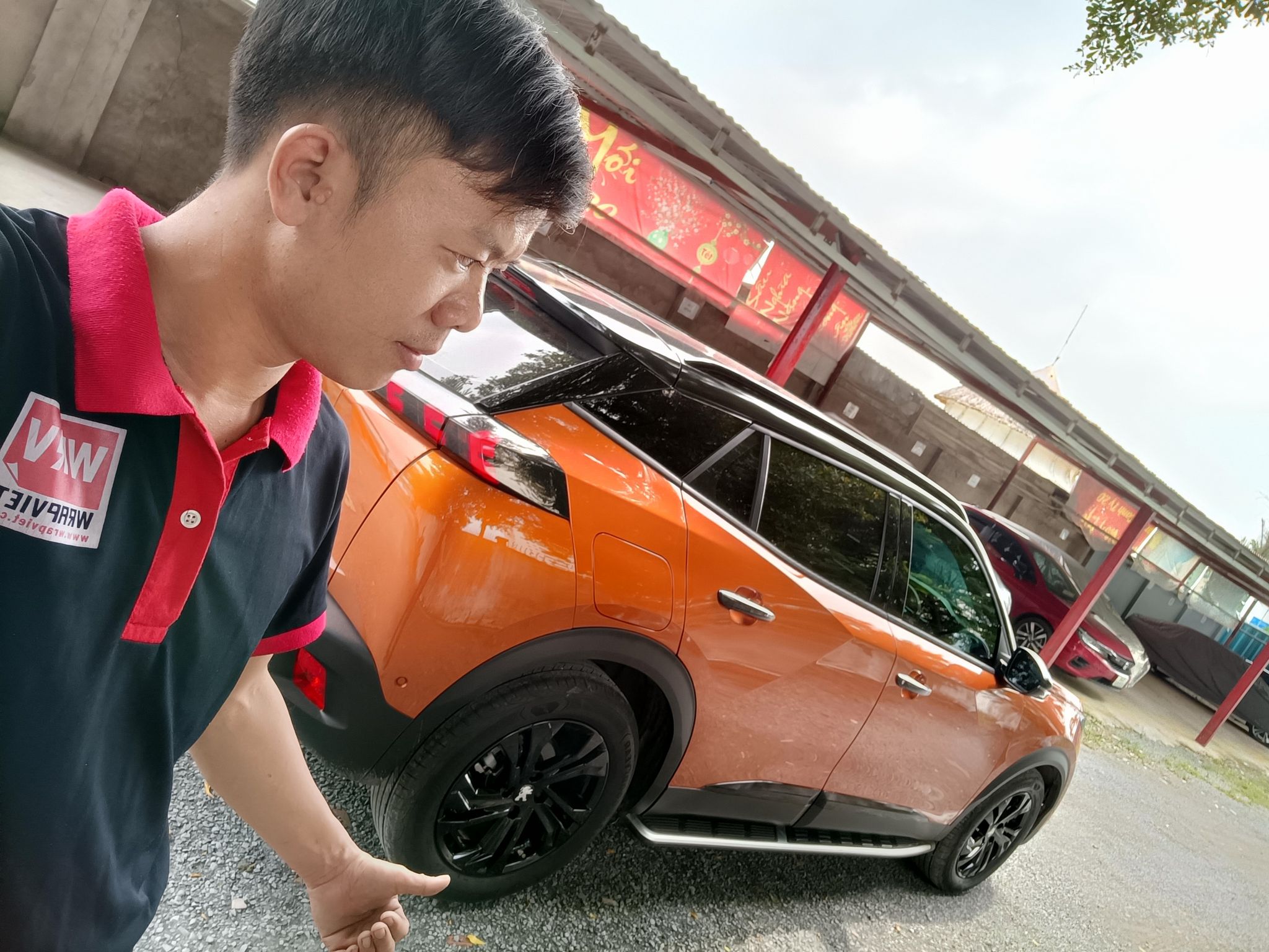 Peugeot 2008 wrap full 1/2 trên đen siêu bóng-wv296