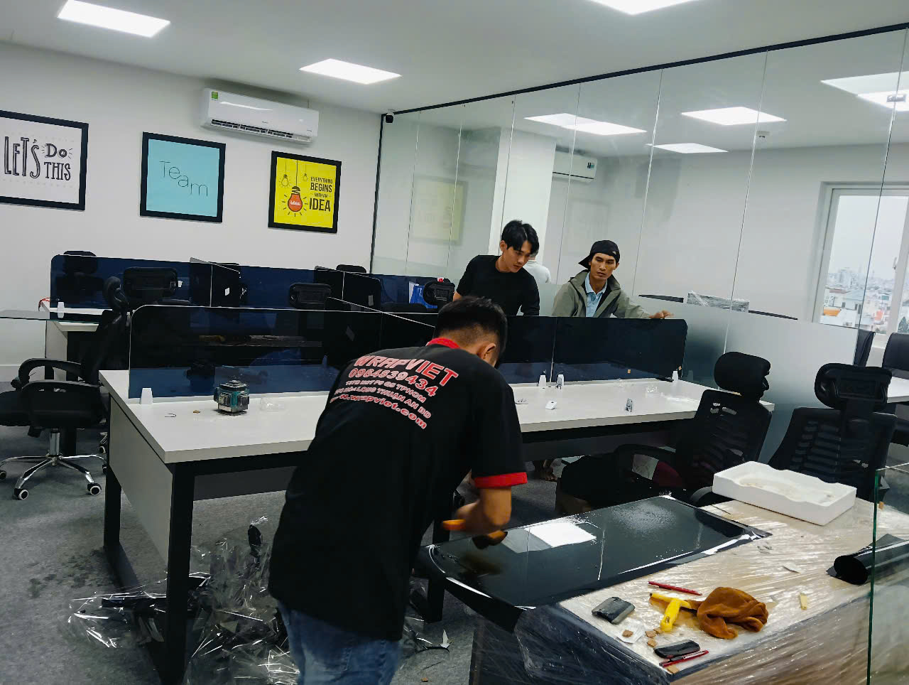 Thi công Dán kính thủy tăng độ mát chống chói chống nắng tăng độ mát riêng tư bên trong wrapviet nhận thi công trên mọi miền tổ quốc-wv302