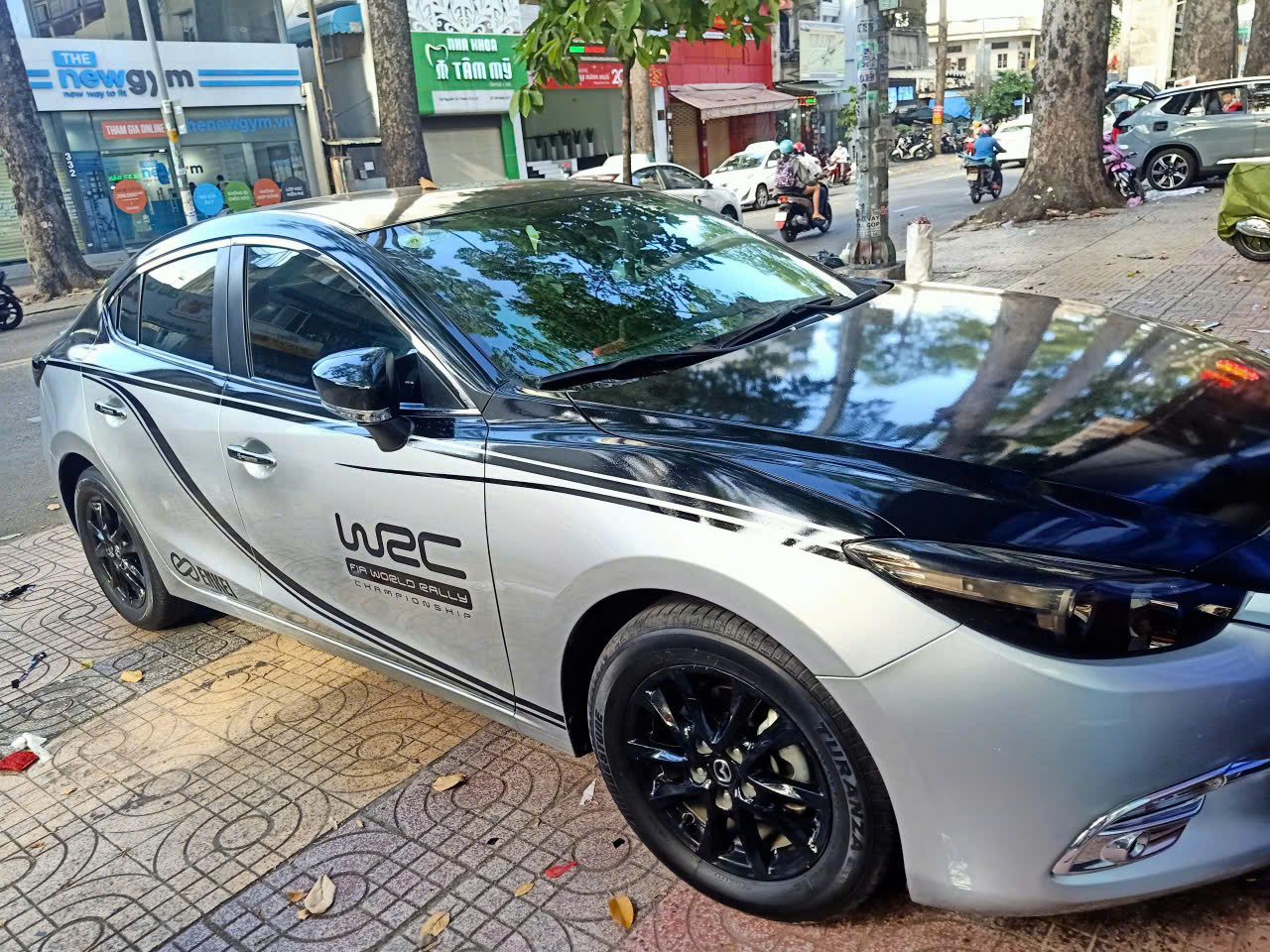 Mazda wrap maybach đen siêu bóng và lên tem cắt cao cấp-341