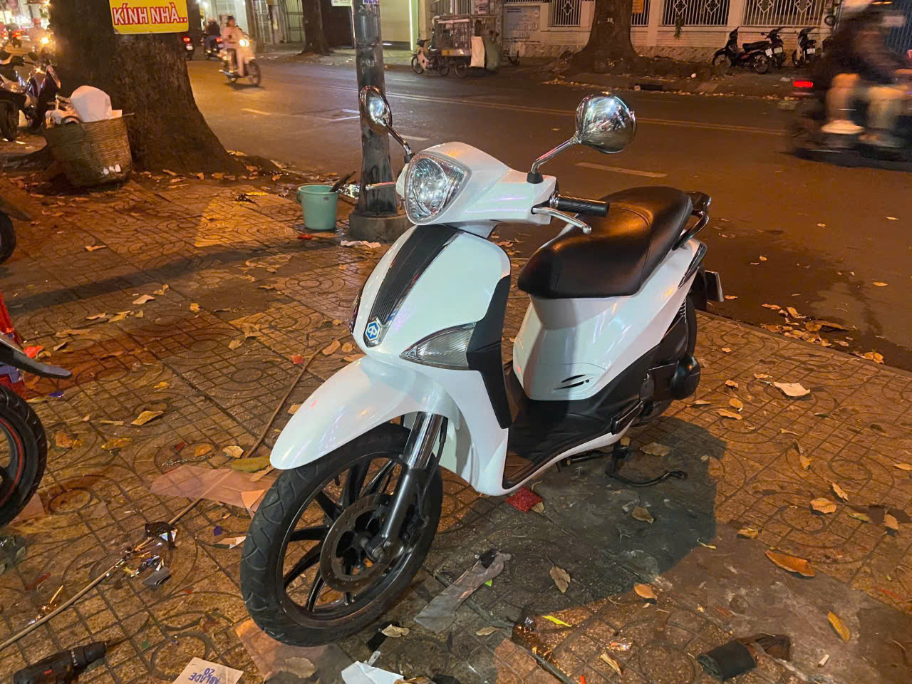 Piaggio Liberty wrap full trắng ánh chuyển xắc-wv357
