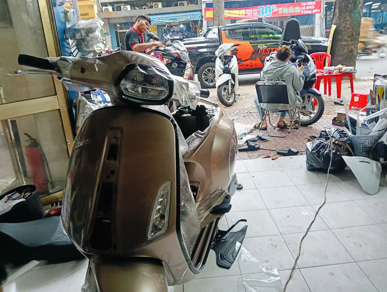 Vespa Sprint wrap full ppf x cao cấp tăng độ bóng bảo vệ sơn chống trầy xước ( khách hàng cần lưu ý ppf có rất nhiều loại có loại ppf còn rẻ hơn cả keo trong 3 lớp của wrapviet ạ )-wv397