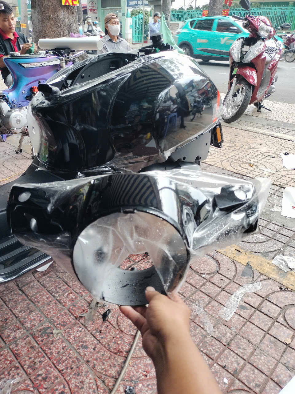 Vespa GTV 300 wrap full ppf x cao cấp tăng độ bóng bảo vệ sơn chống trầy xước ( khách hàng cần lưu ý ppf có rất nhiều loại có loại ppf còn rẻ hơn cả keo trong 3 lớp của wrapviet ạ )-wv443
