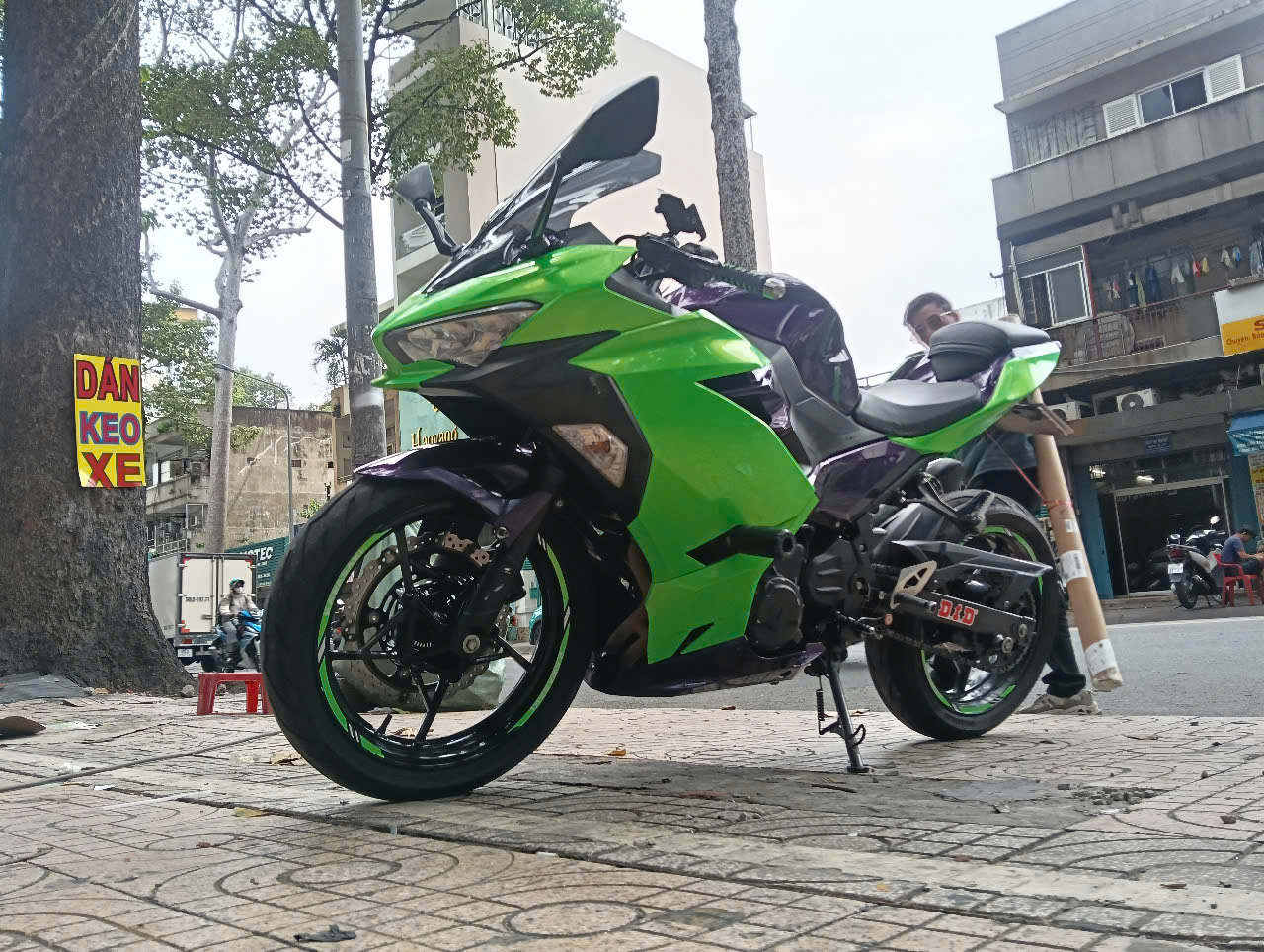 Kawasaki Ninja wrap full xanh và phối màu theo yêu cầu tao lên phong cách độc lạ -wv471