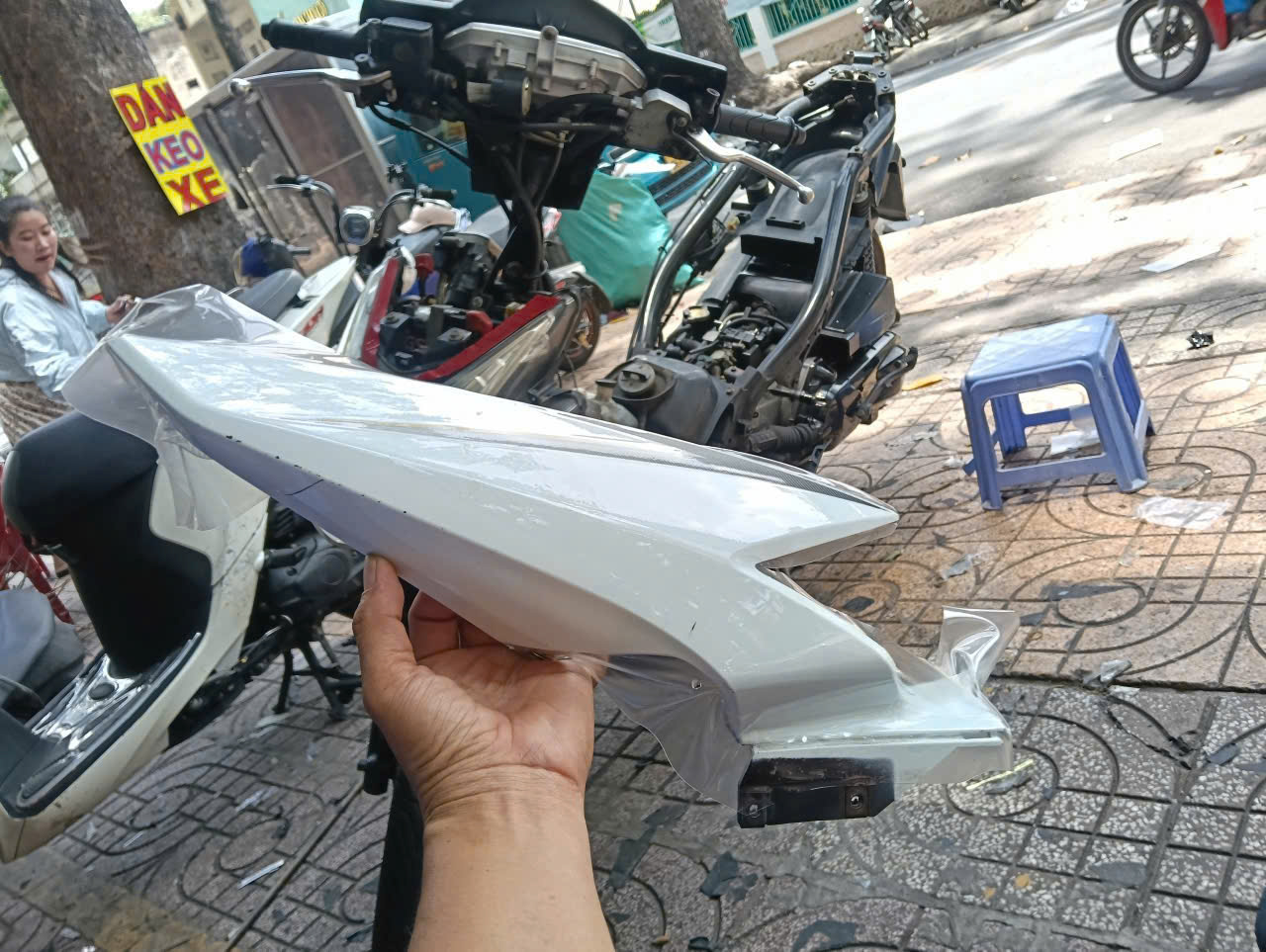 AB wrap full ppf x cao cấp tăng độ bóng bảo vệ sơn chống trầy xước ( khách hàng cần lưu ý ppf có rất nhiều loại có loại ppf còn rẻ hơn cả keo trong 3 lớp của wrapviet ạ )-wv493