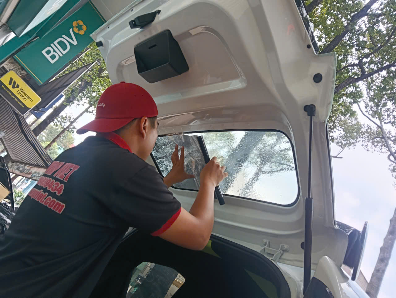 VF3 dán full cách nhiệt 3m tăng độ mát bảo mật riêng tư phía trong chống nắng chống chói ( phải biết phối thông số theo từng dòng xe mới có hiệu quả )-wv555