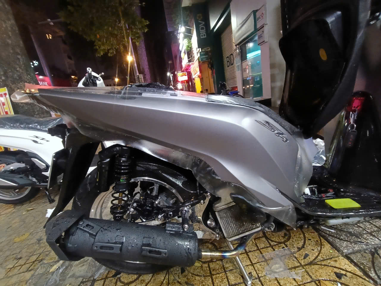 SH wrap full ppf cao cấp tăng độ bóng bảo vệ sơn chống trầy xước ( khách hàng cần lưu ý ppf có rất nhiều loại có loại ppf còn rẻ hơn cả keo trong 3 lớp của wrapviet ạ )-wv566