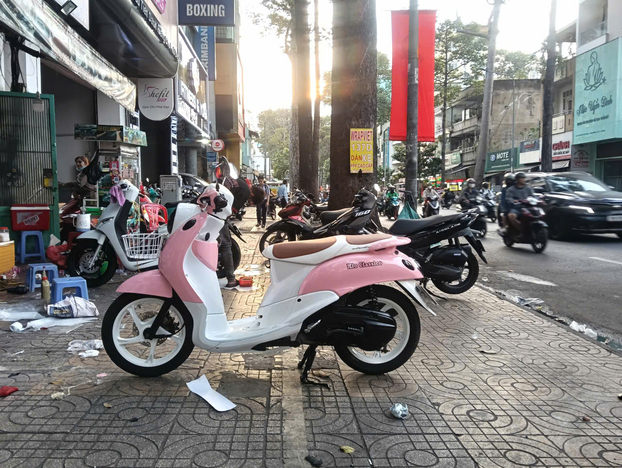 Mio dán hồng phối trắng lên xe theo yêu cầu -wv556