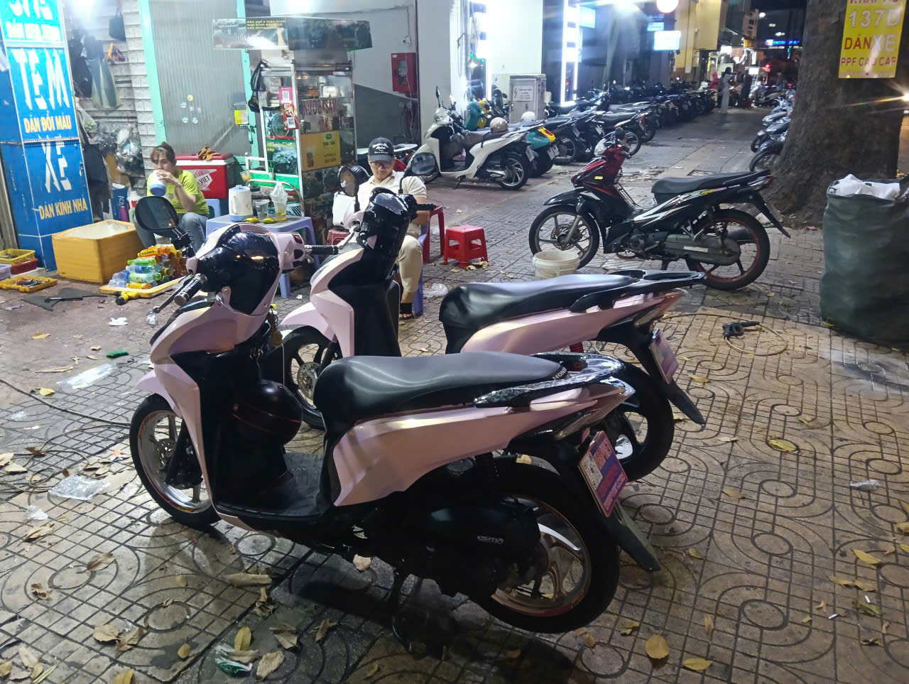 Vision dán hồng phối trắng lên xe theo yêu cầu -wv567