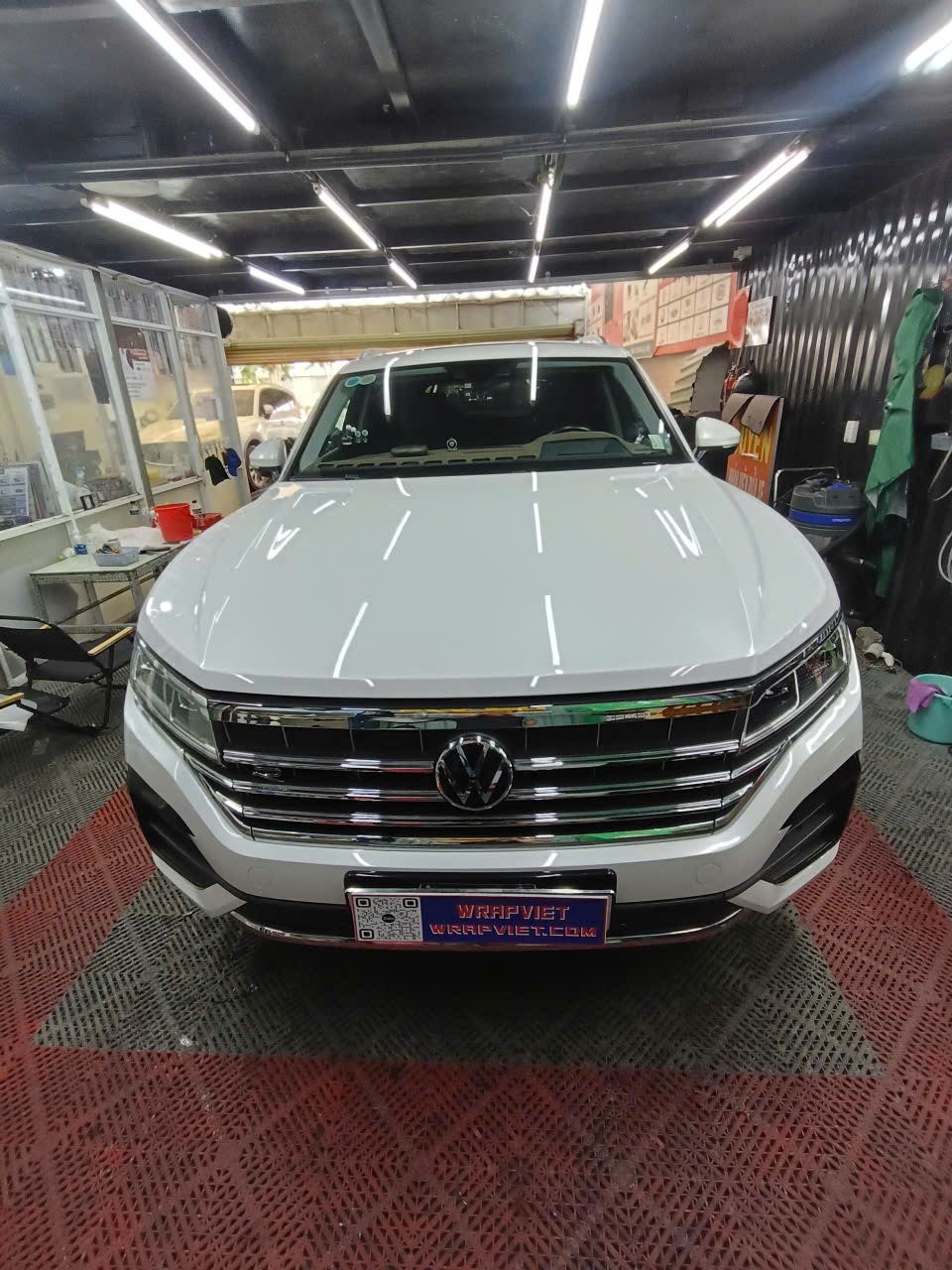 Volkswagen Touareg wrap full ppf tpu bóng cao cấp tăng độ bóng bảo vệ sơn chống trầy xước ( khách hàng cần lưu ý ppf có rất nhiều loại có loại ppf còn rẻ hơn cả keo trong 3 lớp của wrapviet ạ )-wv587