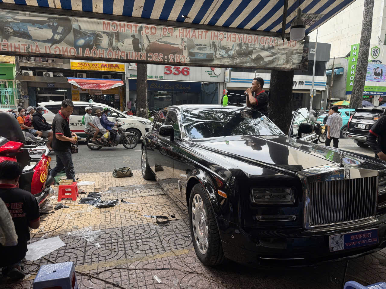 Rolls-Royce Phantom dán full cách nhiệt 3M tăng độ mát bảo mật riêng tư phía trong chống nắng chống chói ( phải biết phối thông số theo từng dòng xe mới có hiệu quả )-wv603
